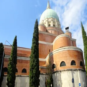 Foto de Parrocchia di SNicolò Vescovo al Tempio Ossario